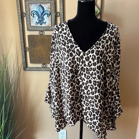 Vince Camuto Leopard Print V-Neck Blouse - Picture 1 of 5